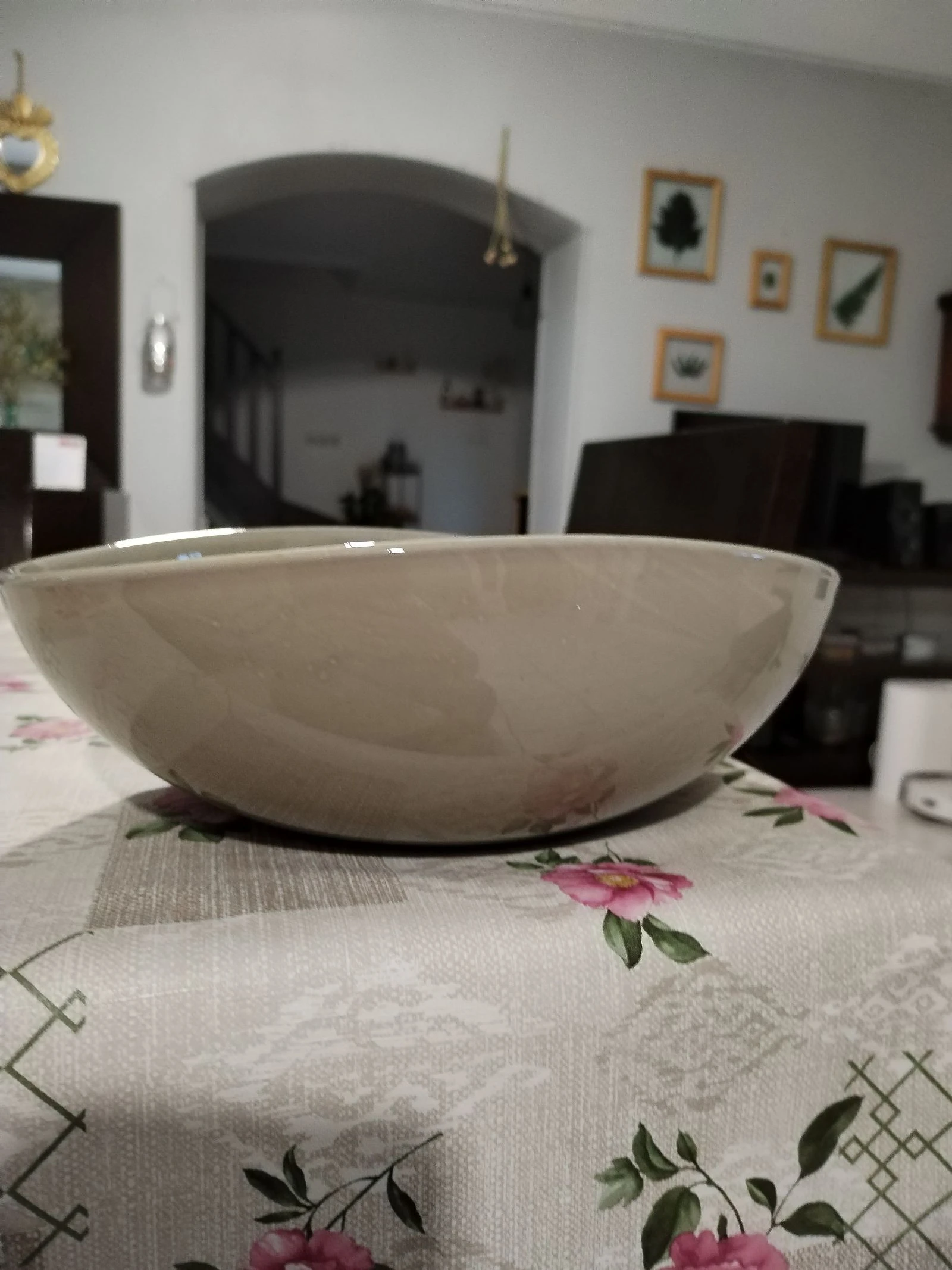 Hermosa copa de forma ovalada diseñada, artesanal en terracota barnizada. – photo 6